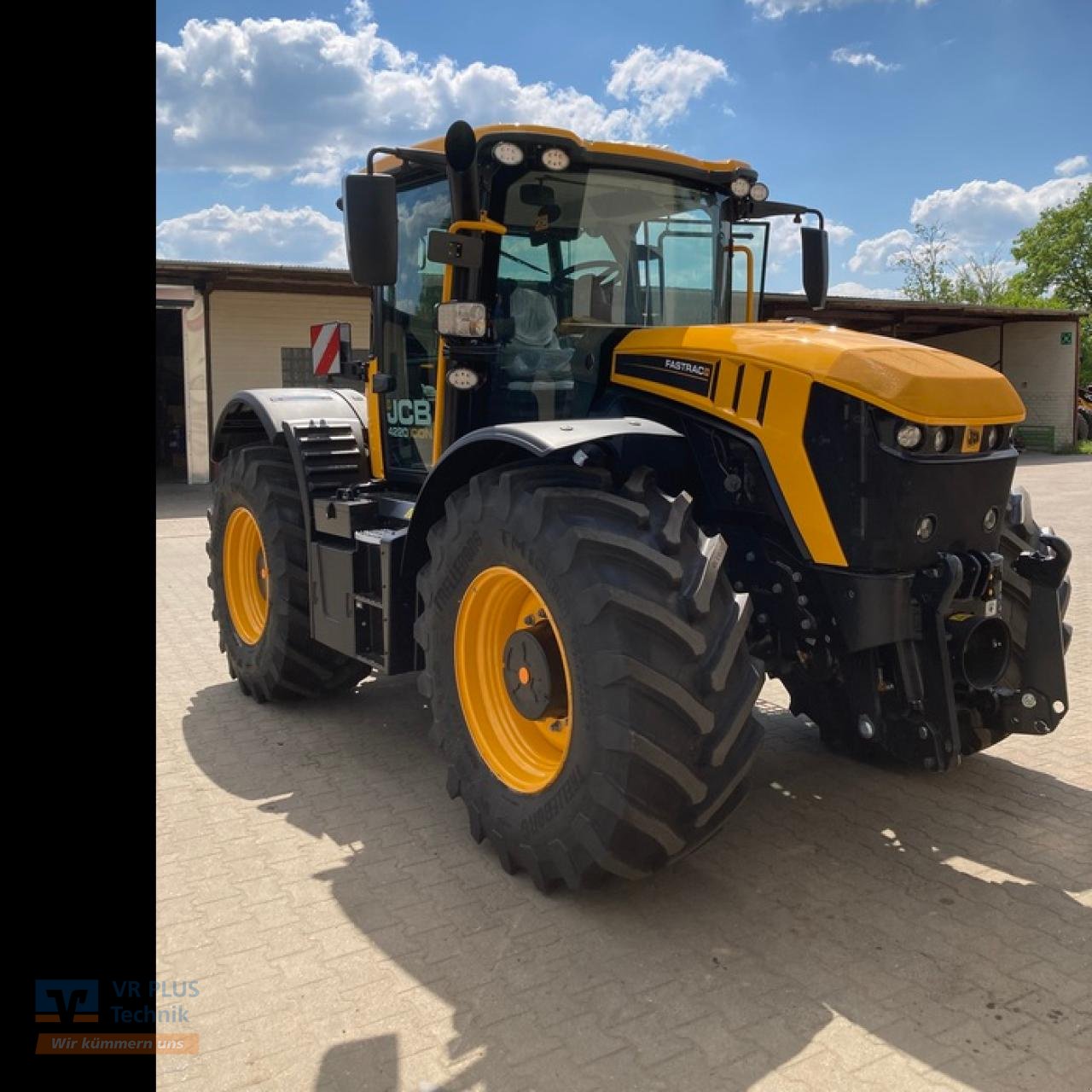 Traktor van het type JCB FASTRAC 4220, Neumaschine in Osterburg (Foto 1)