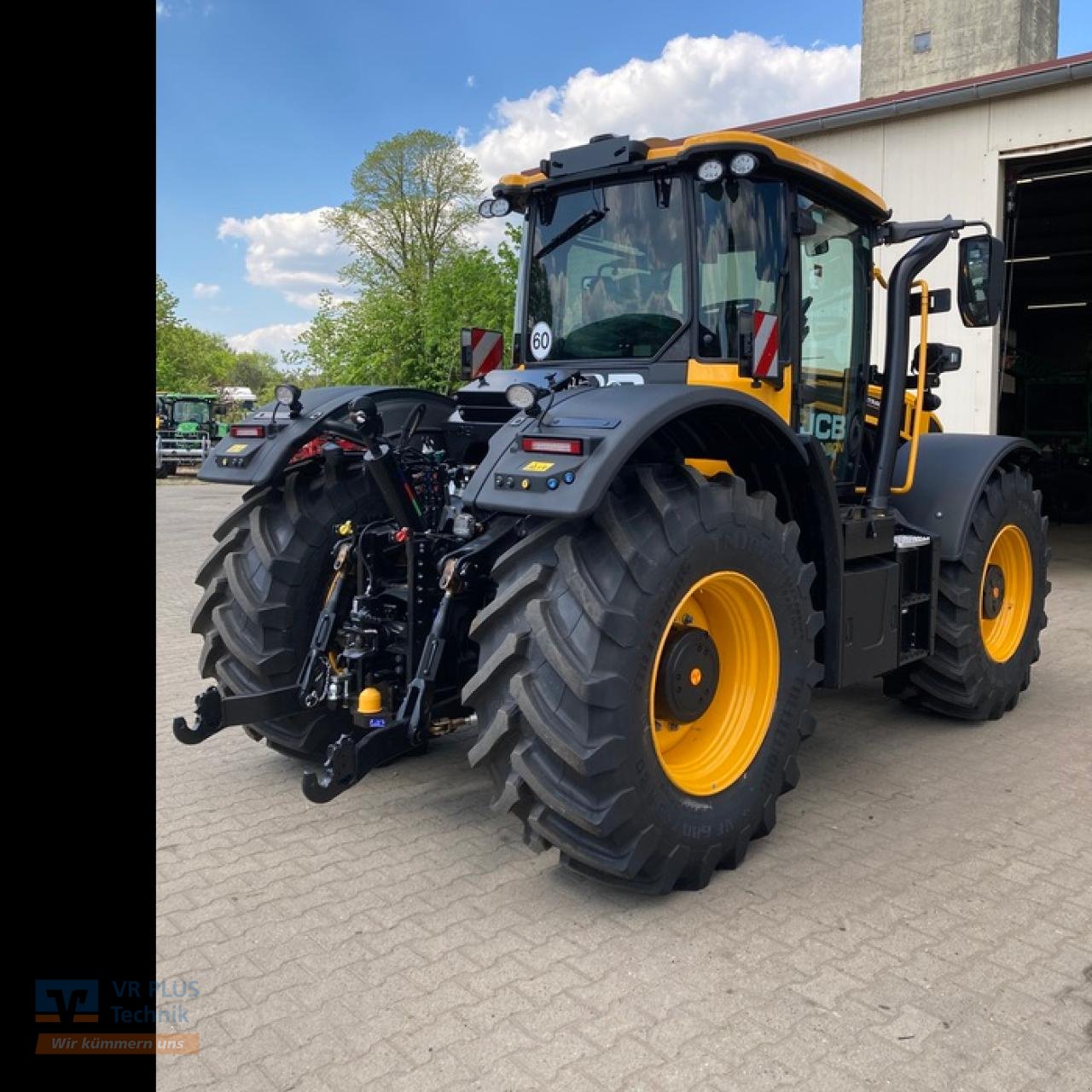 Traktor van het type JCB FASTRAC 4220, Neumaschine in Osterburg (Foto 4)