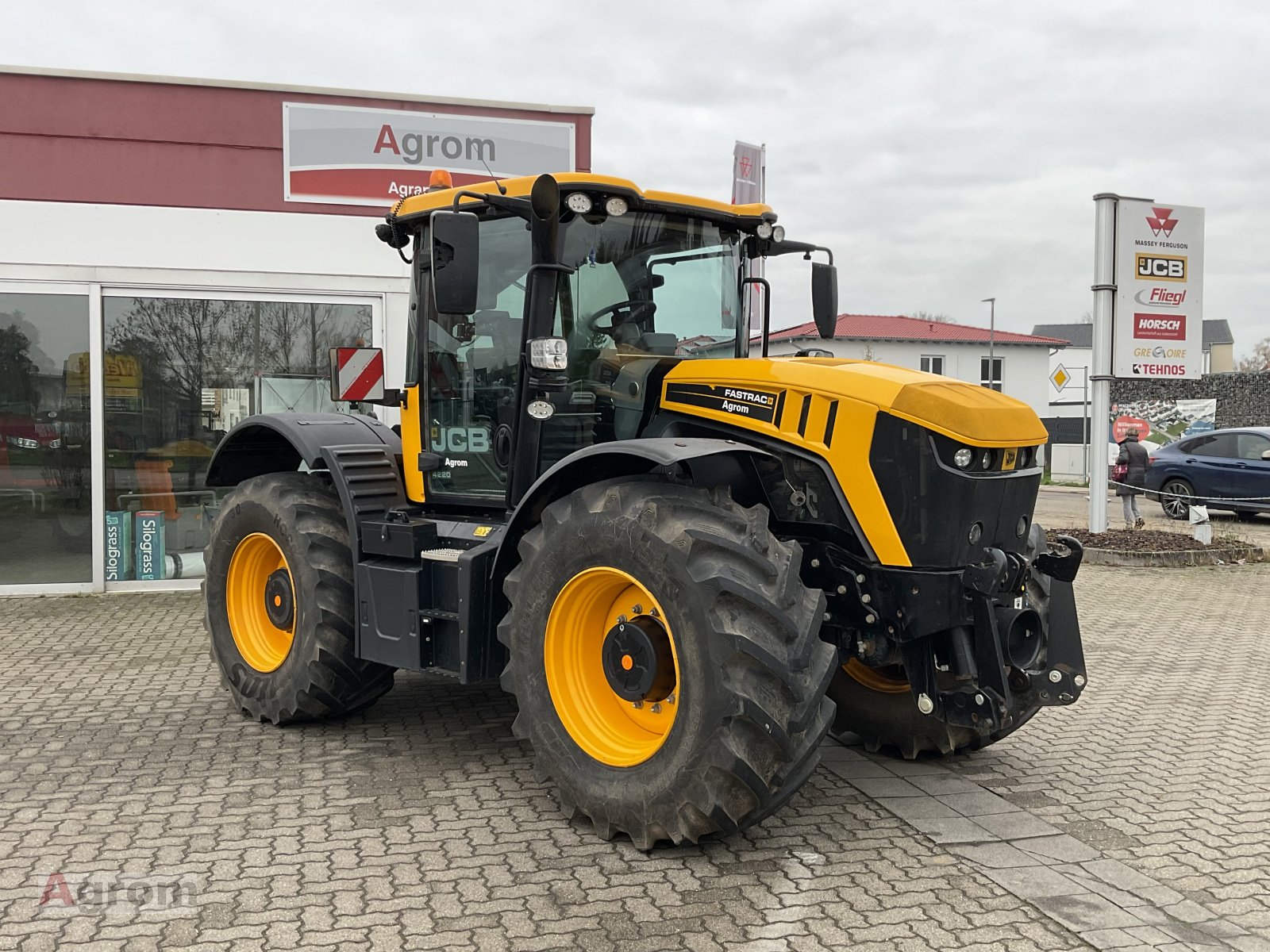 Traktor tip JCB Fastrac 4220, Gebrauchtmaschine in Harthausen (Poză 2)