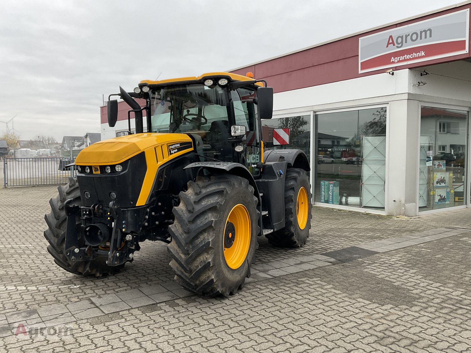 Traktor tip JCB Fastrac 4220, Gebrauchtmaschine in Harthausen (Poză 3)