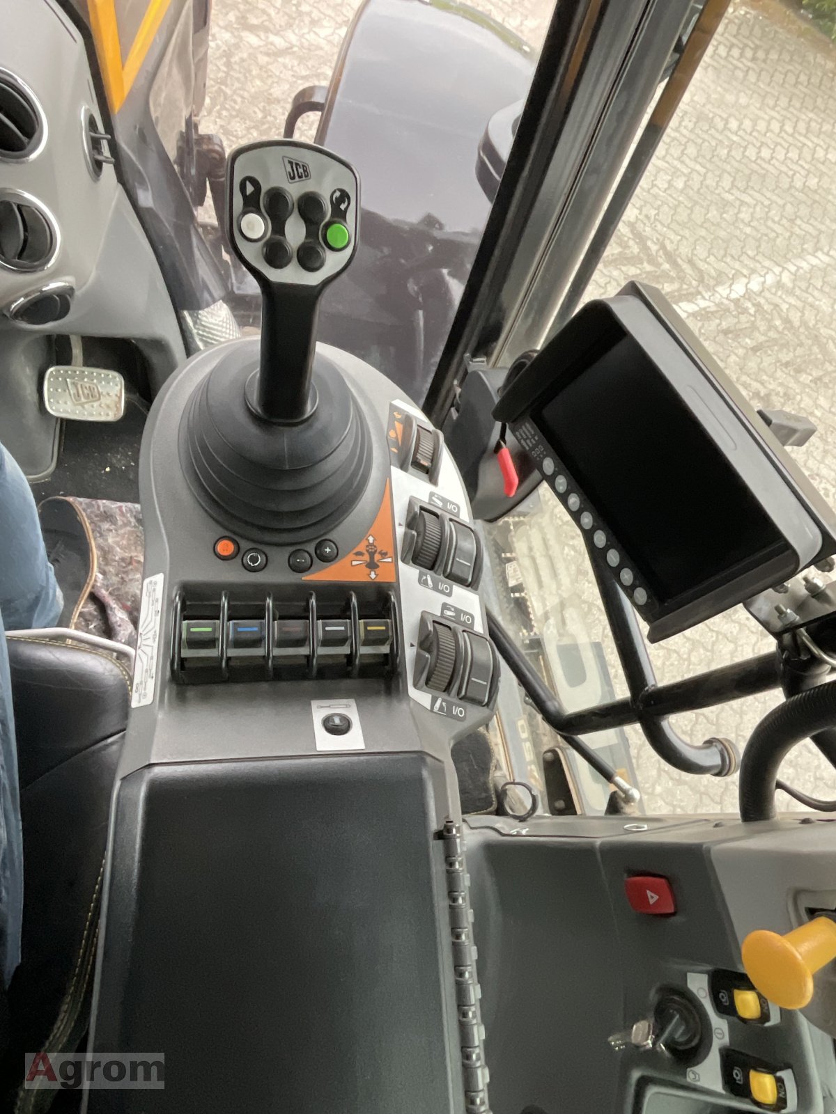 Traktor del tipo JCB Fastrac 4220, Gebrauchtmaschine en Harthausen (Imagen 4)