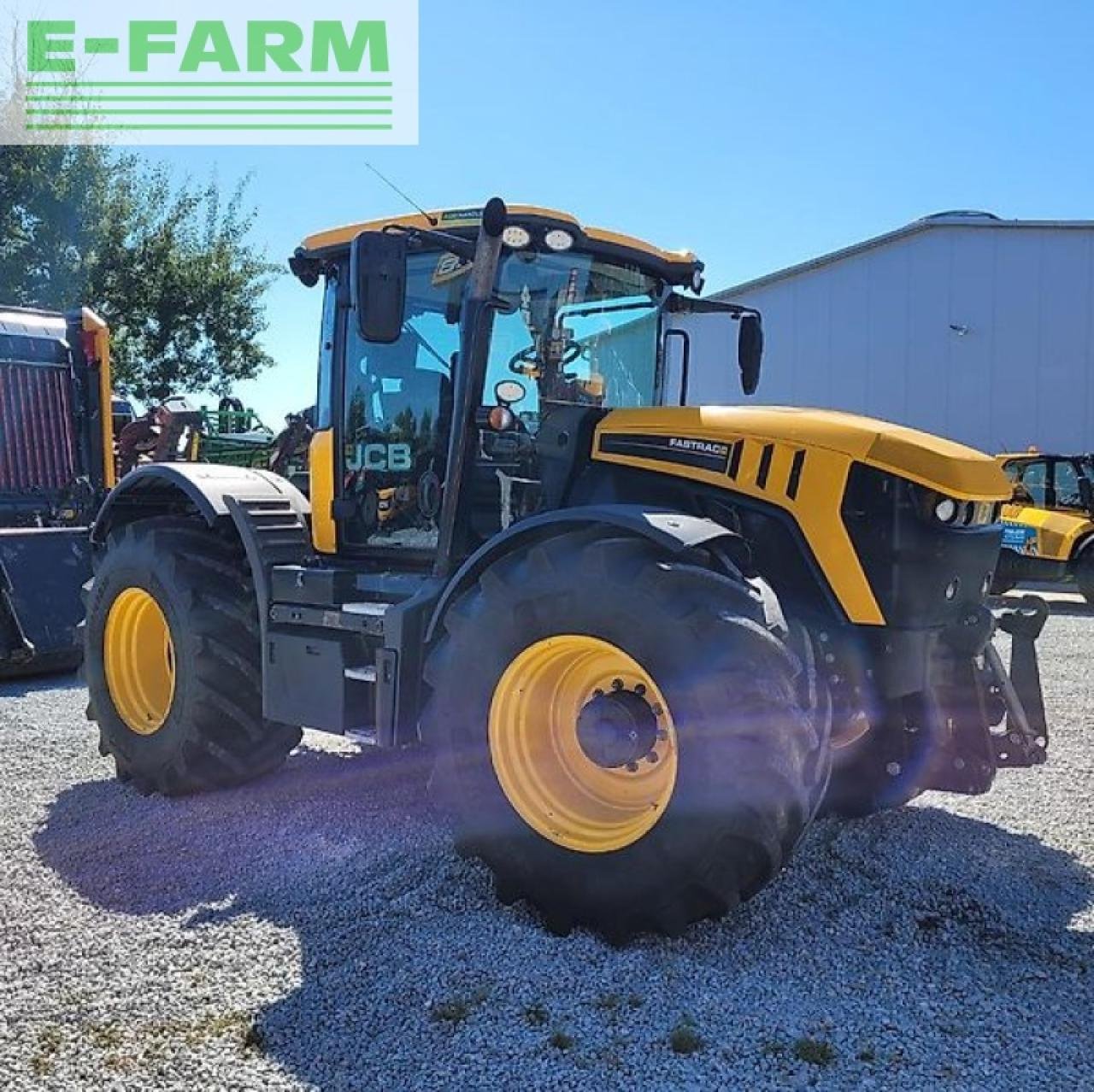 Traktor of the type JCB fastrac 4220, Gebrauchtmaschine in SKARBIMIERZ – OSIEDLE (Picture 1)