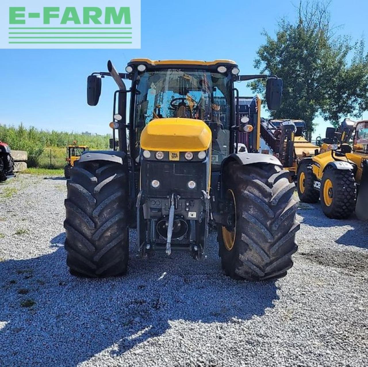 Traktor typu JCB fastrac 4220, Gebrauchtmaschine w SKARBIMIERZ – OSIEDLE (Zdjęcie 2)