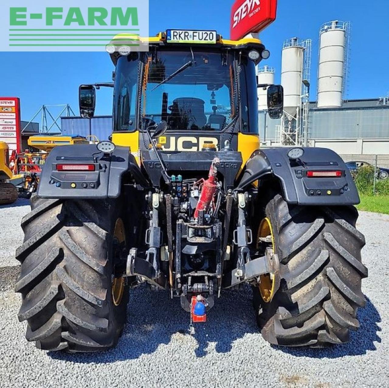 Traktor typu JCB fastrac 4220, Gebrauchtmaschine w SKARBIMIERZ – OSIEDLE (Zdjęcie 5)