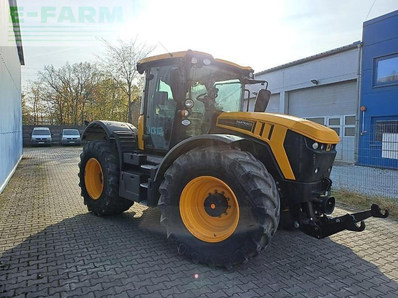 Traktor Türe ait JCB fastrac 4220, Gebrauchtmaschine içinde SKARBIMIERZ – OSIEDLE (resim 1)