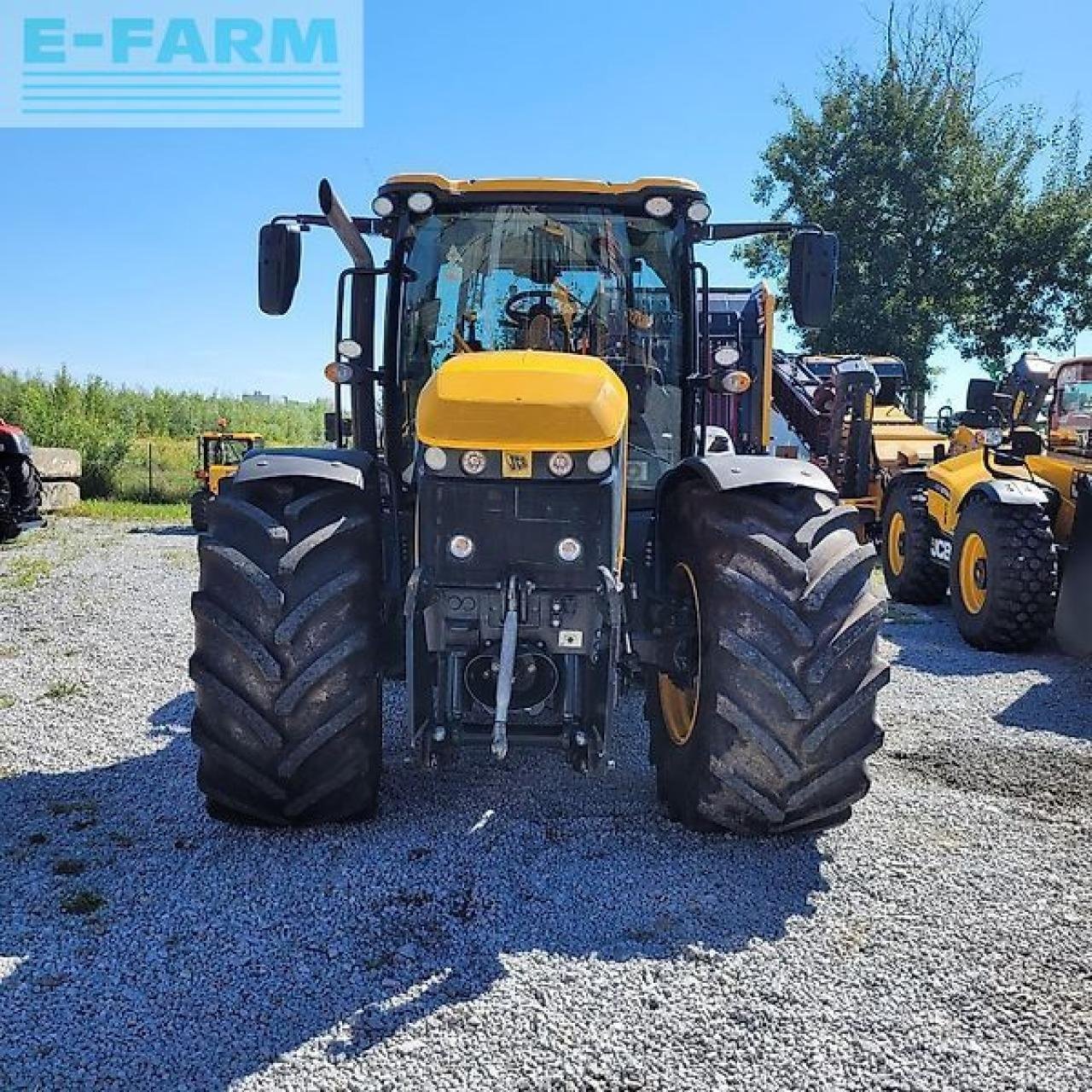 Traktor typu JCB fastrac 4220, Gebrauchtmaschine w SKARBIMIERZ – OSIEDLE (Zdjęcie 2)