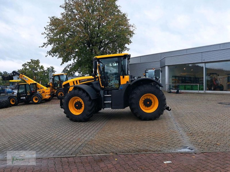 Traktor of the type JCB Fastrac 4220, Neumaschine in Bad Kötzting (Picture 1)