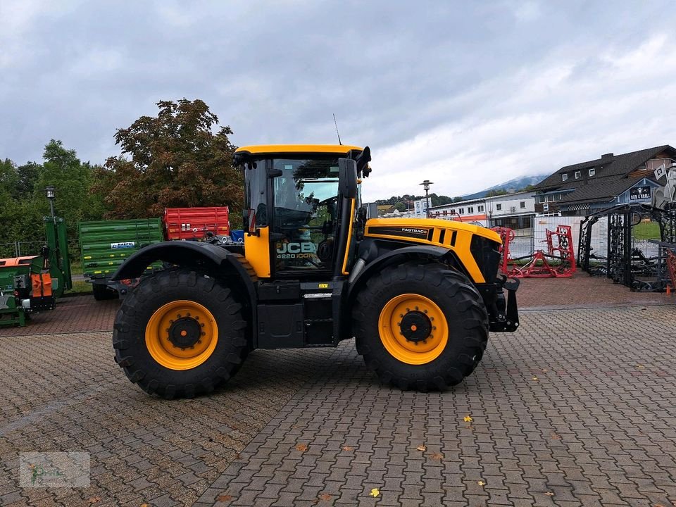 Traktor Türe ait JCB Fastrac 4220, Neumaschine içinde Bad Kötzting (resim 2)