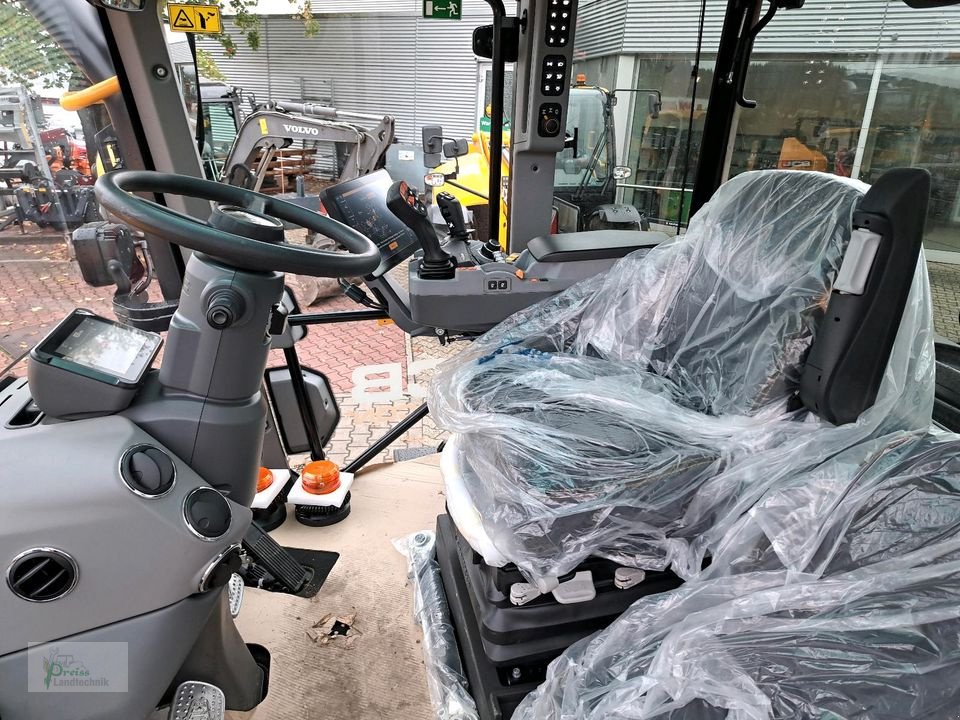 Traktor Türe ait JCB Fastrac 4220, Neumaschine içinde Bad Kötzting (resim 9)