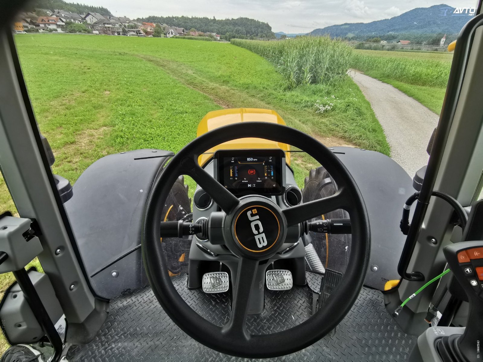 Traktor Türe ait JCB Fastrac 4220, Neumaschine içinde Naklo (resim 4)