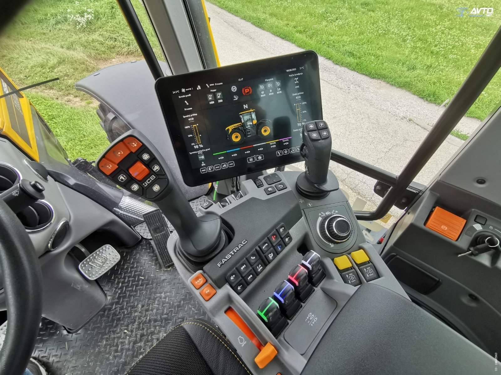 Traktor del tipo JCB Fastrac 4220, Neumaschine In Naklo (Immagine 5)