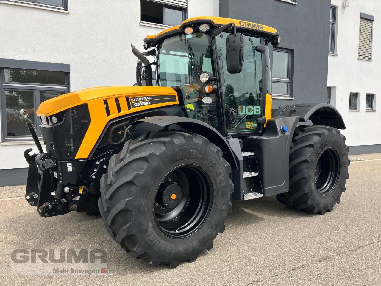 Traktor of the type JCB Fastrac 4220, Gebrauchtmaschine in Friedberg-Derching (Picture 1)