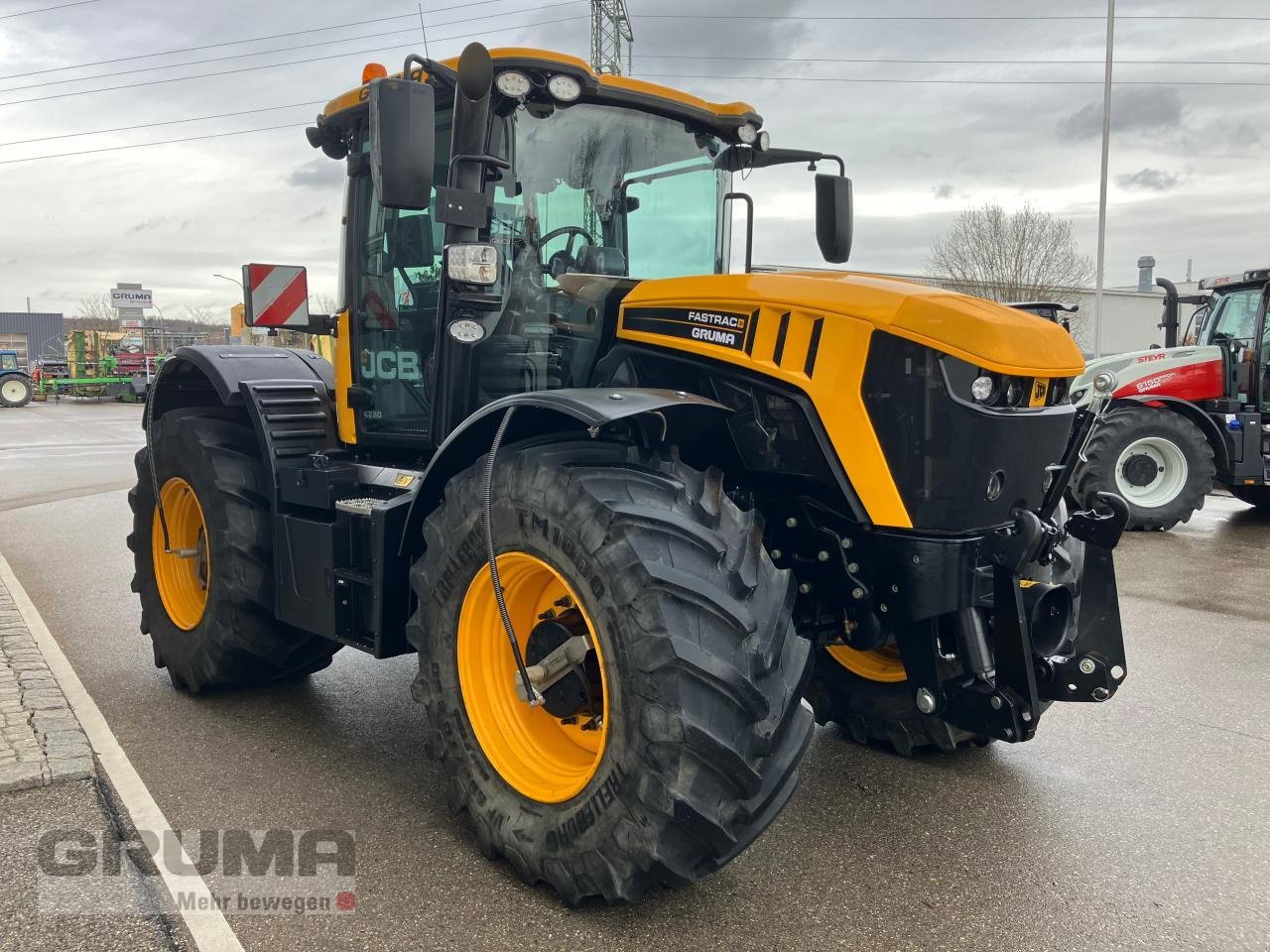 Traktor des Typs JCB Fastrac 4220, Gebrauchtmaschine in Friedberg-Derching (Bild 3)