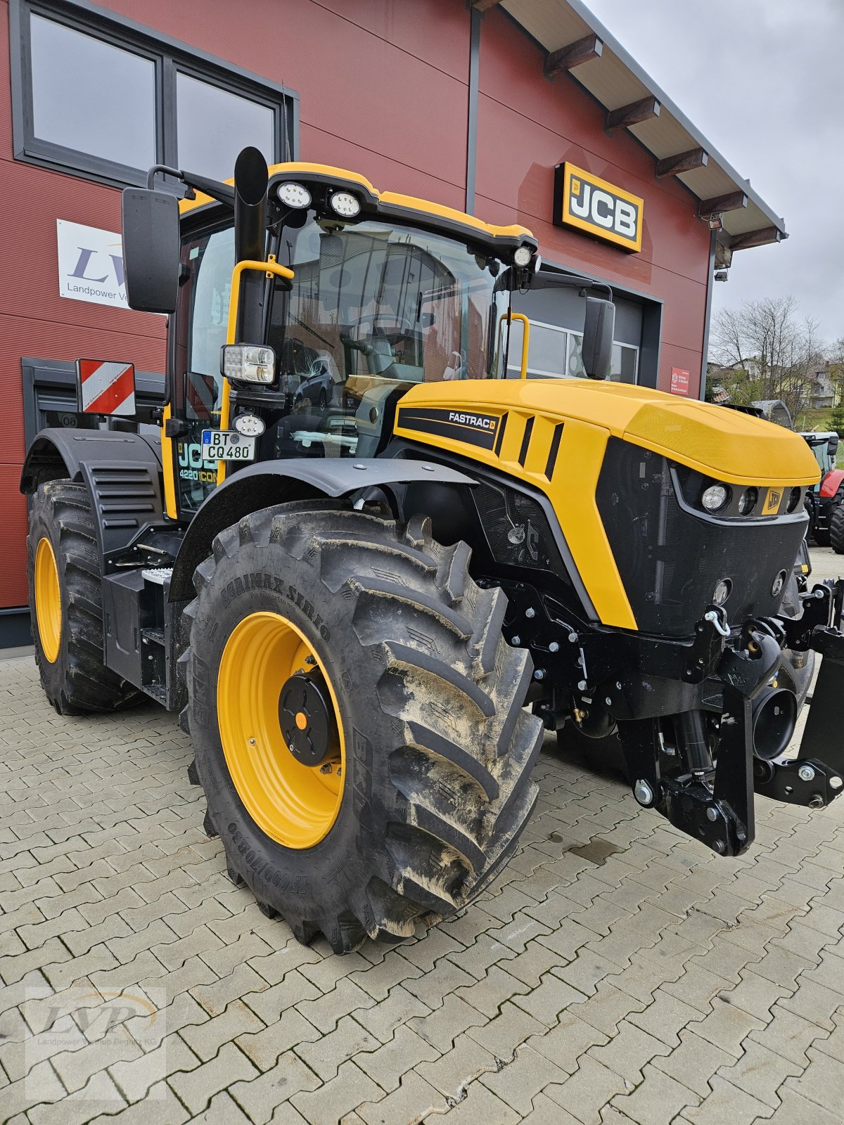 Traktor tipa JCB Fastrac 4220, Neumaschine u Hohenau (Slika 3)