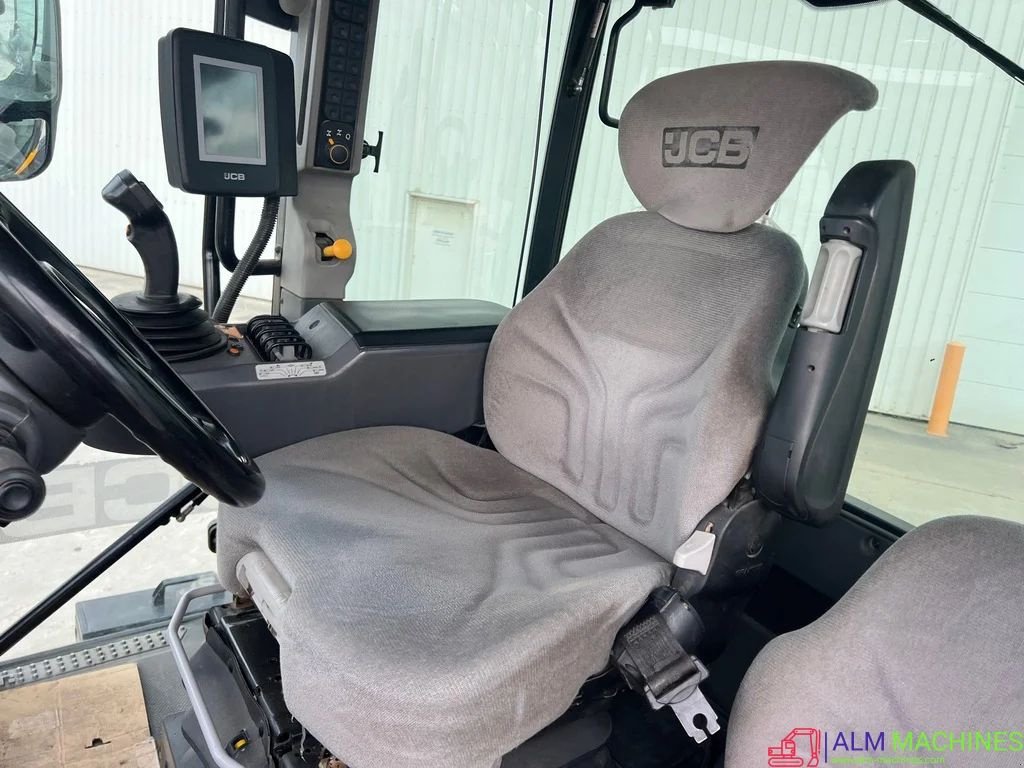 Traktor typu JCB Fastrac 4220, Gebrauchtmaschine w LAARNE (Zdjęcie 6)