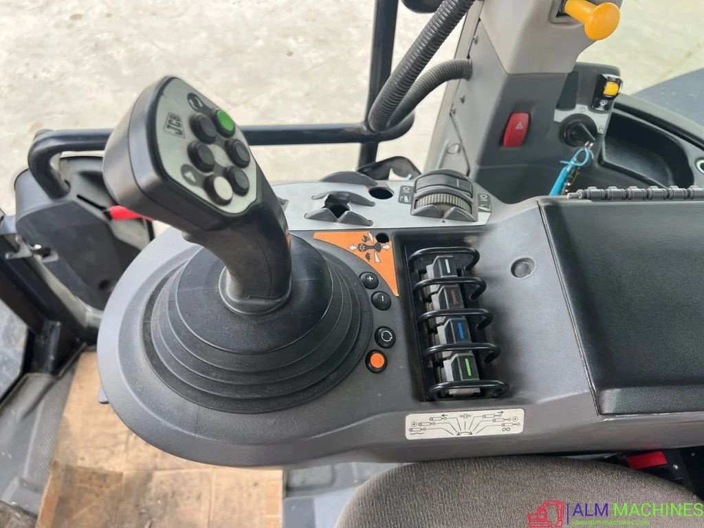 Traktor tipa JCB Fastrac 4220, Gebrauchtmaschine u LAARNE (Slika 5)