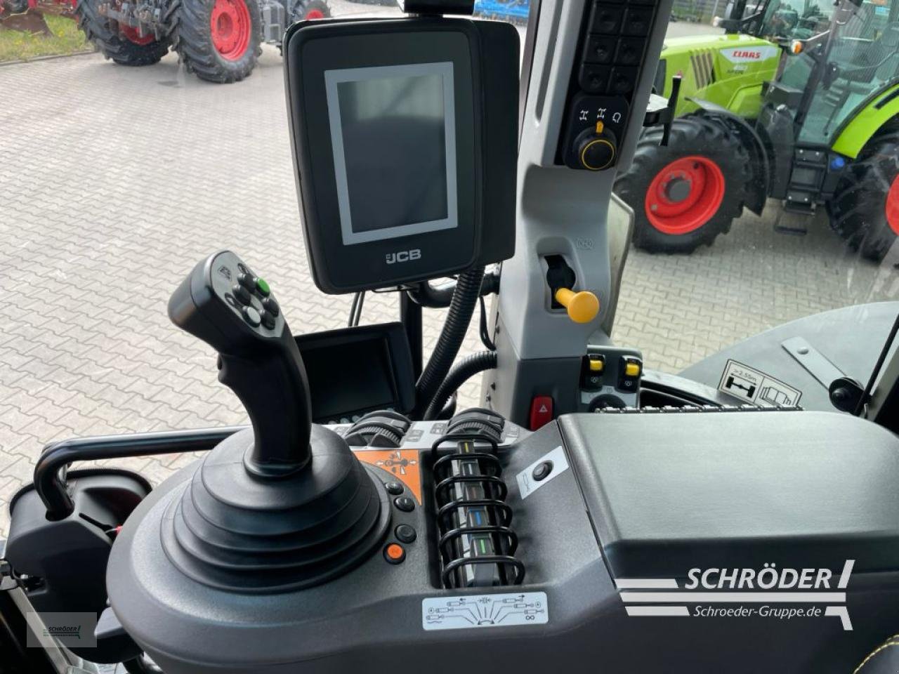 Traktor du type JCB FASTRAC 4220, Gebrauchtmaschine en Wildeshausen (Photo 13)