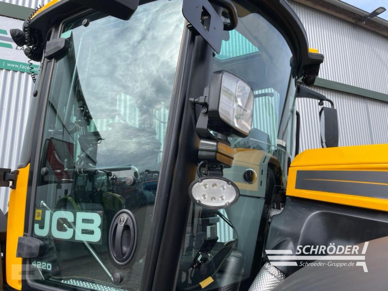 Traktor του τύπου JCB FASTRAC 4220, Gebrauchtmaschine σε Wildeshausen (Φωτογραφία 23)