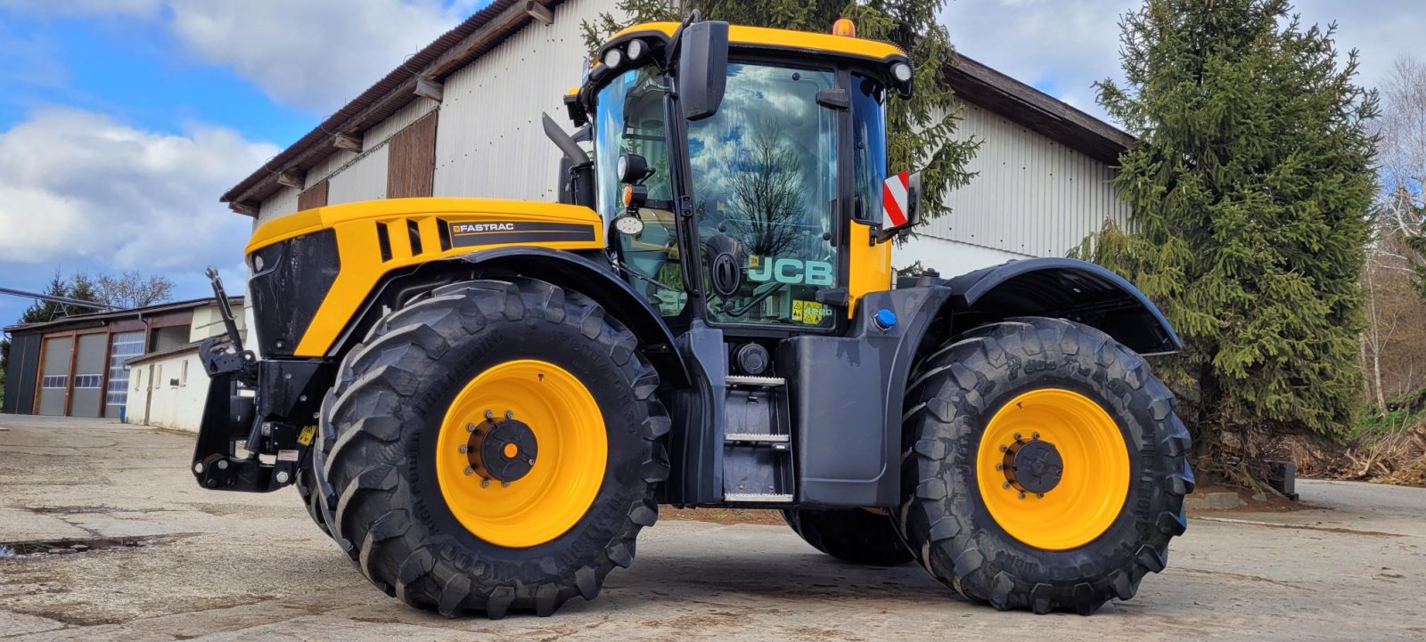 Traktor του τύπου JCB Fastrac 4220, Gebrauchtmaschine σε Neufra (Φωτογραφία 2)