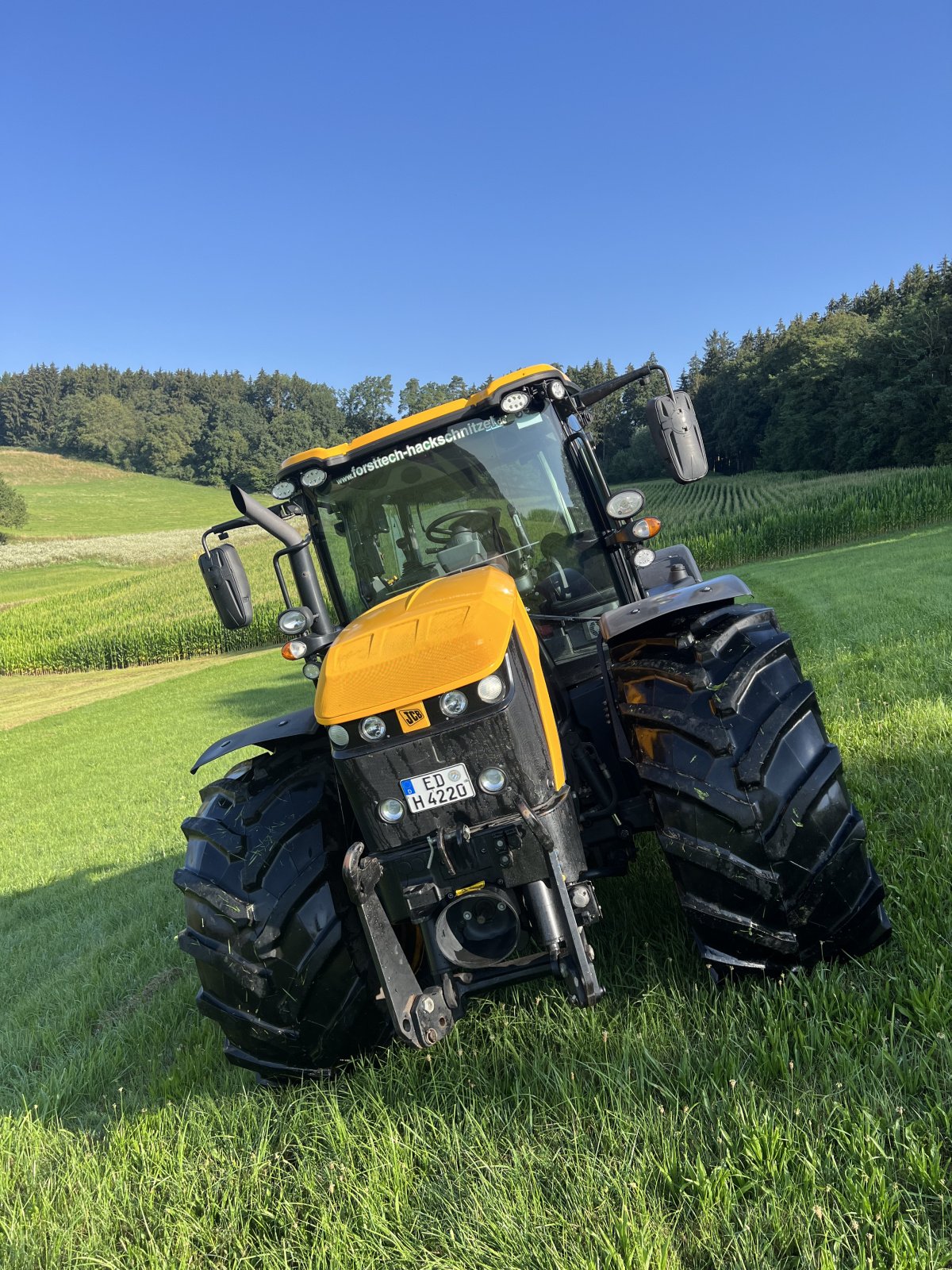 Traktor van het type JCB Fastrac 4220, Gebrauchtmaschine in Feaunberg (Foto 2)