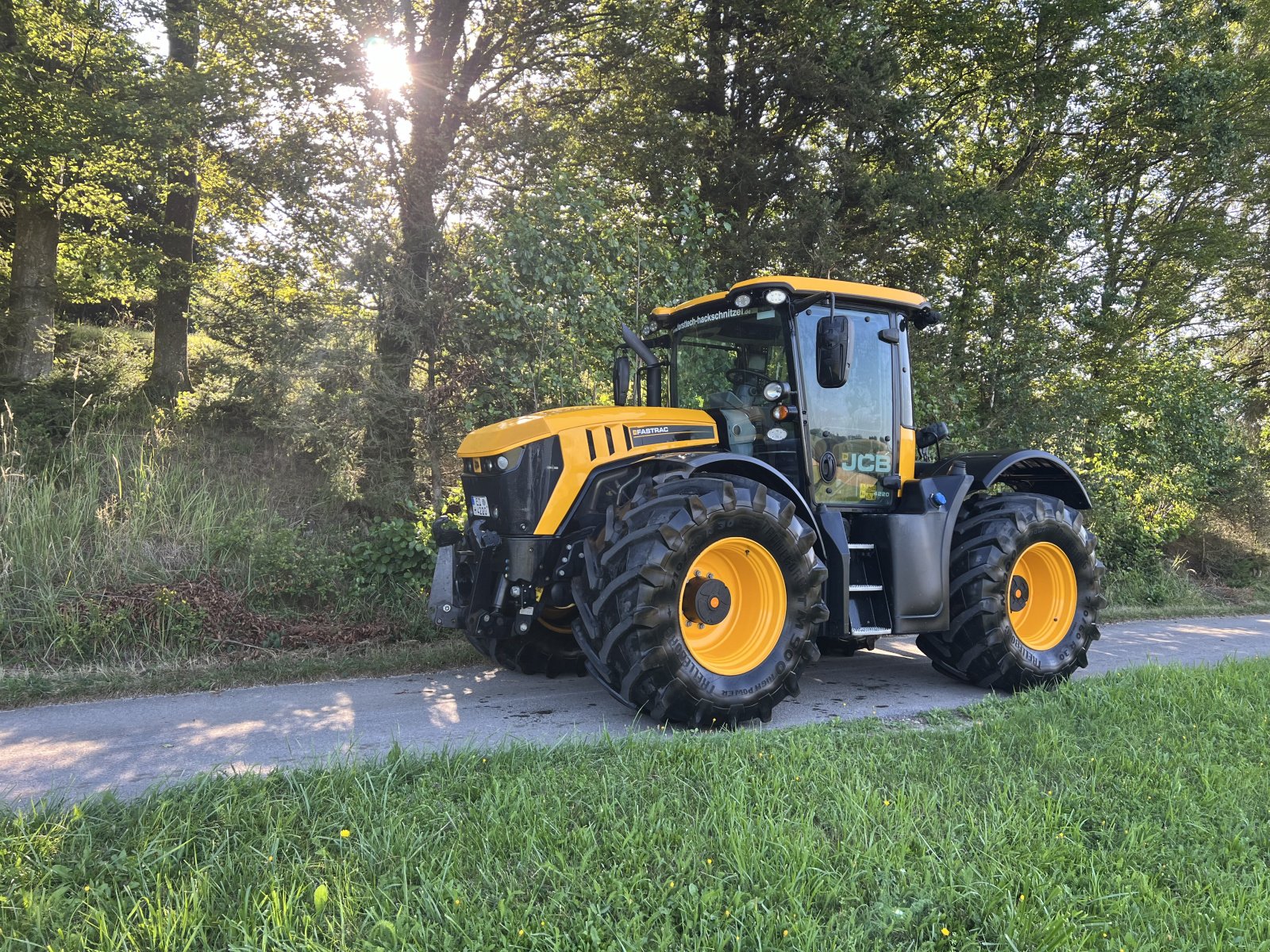 Traktor van het type JCB Fastrac 4220, Gebrauchtmaschine in Feaunberg (Foto 1)