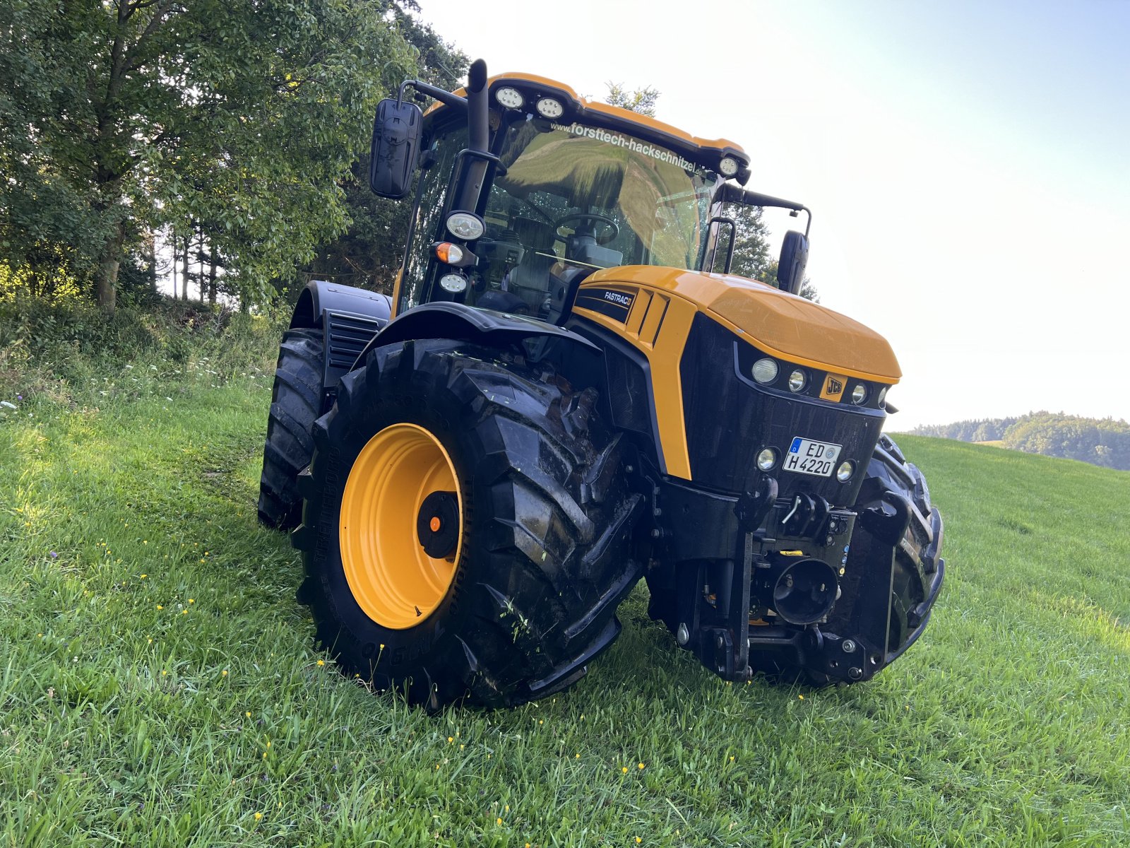 Traktor del tipo JCB Fastrac 4220, Gebrauchtmaschine en Feaunberg (Imagen 4)