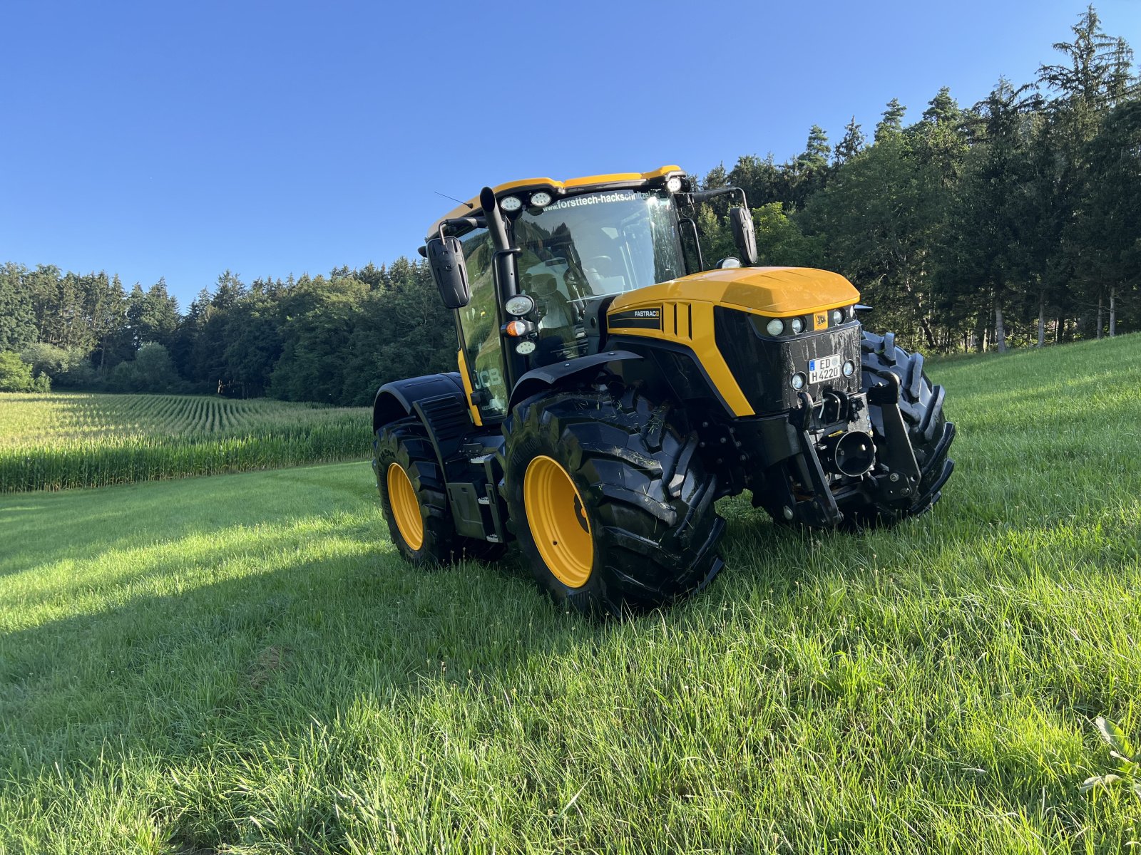 Traktor Türe ait JCB Fastrac 4220, Gebrauchtmaschine içinde Feaunberg (resim 7)