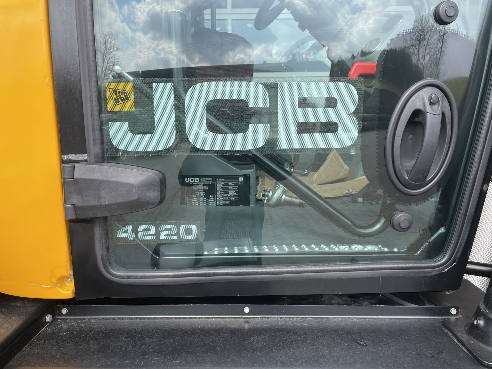 Traktor van het type JCB Fastrac 4220, Gebrauchtmaschine in Feaunberg (Foto 18)