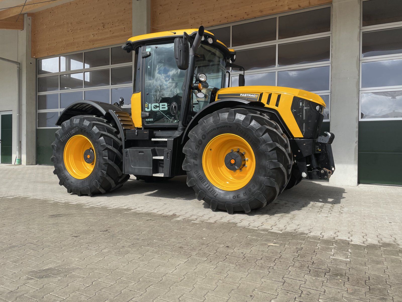 Traktor des Typs JCB Fastrac 4220, Gebrauchtmaschine in Feaunberg (Bild 21)