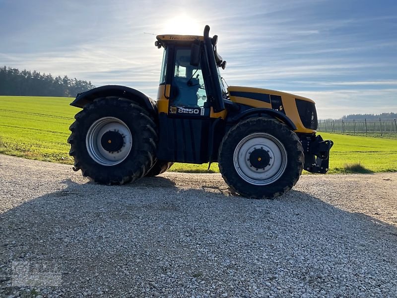 Traktor del tipo JCB Fastrac 8250, Gebrauchtmaschine In Pfeffenhausen (Immagine 4)