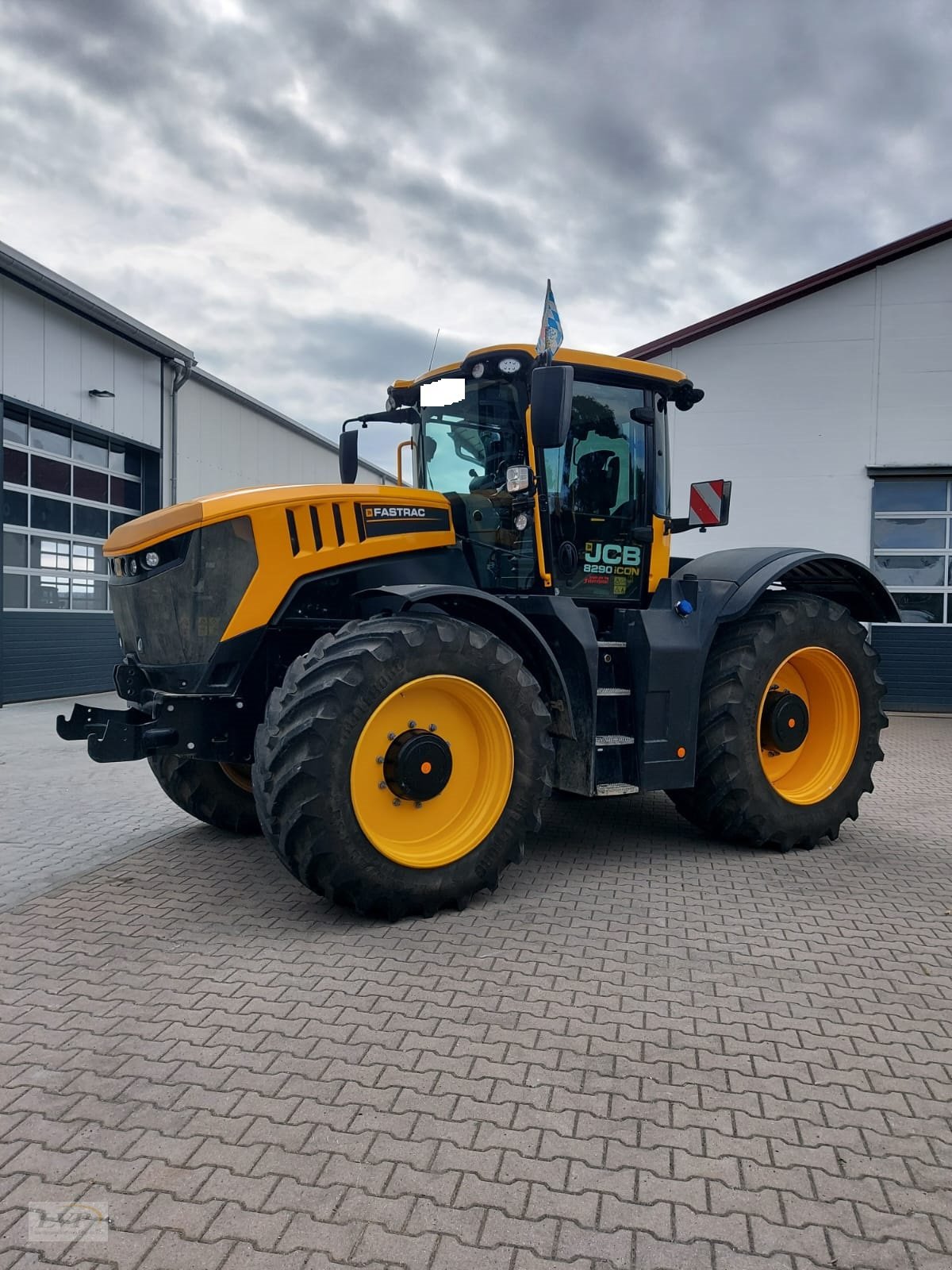 Traktor des Typs JCB Fastrac 8290 I-CON gleich wie 8330, Gebrauchtmaschine in Pegnitz (Bild 1)