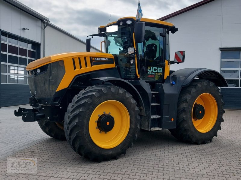 Traktor of the type JCB Fastrac 8290 I-CON gleich wie 8330, Gebrauchtmaschine in Pegnitz (Picture 1)