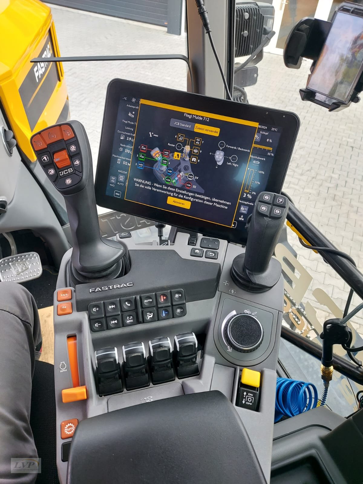 Traktor typu JCB Fastrac 8290 I-CON gleich wie 8330, Gebrauchtmaschine w Pegnitz (Zdjęcie 10)