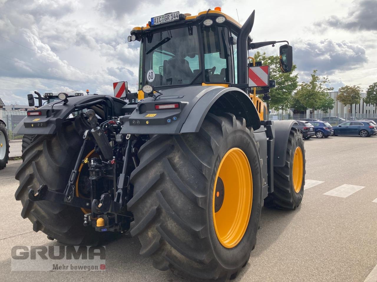 Traktor of the type JCB Fastrac 8330 iCON, Gebrauchtmaschine in Friedberg-Derching (Picture 3)