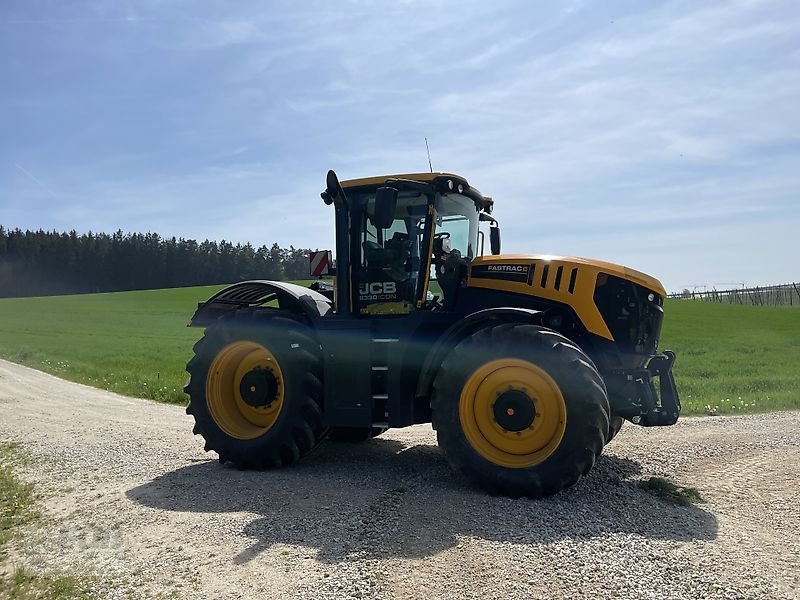 Traktor van het type JCB Fastrac 8330 ICON, Vorführmaschine in Pfeffenhausen (Foto 4)