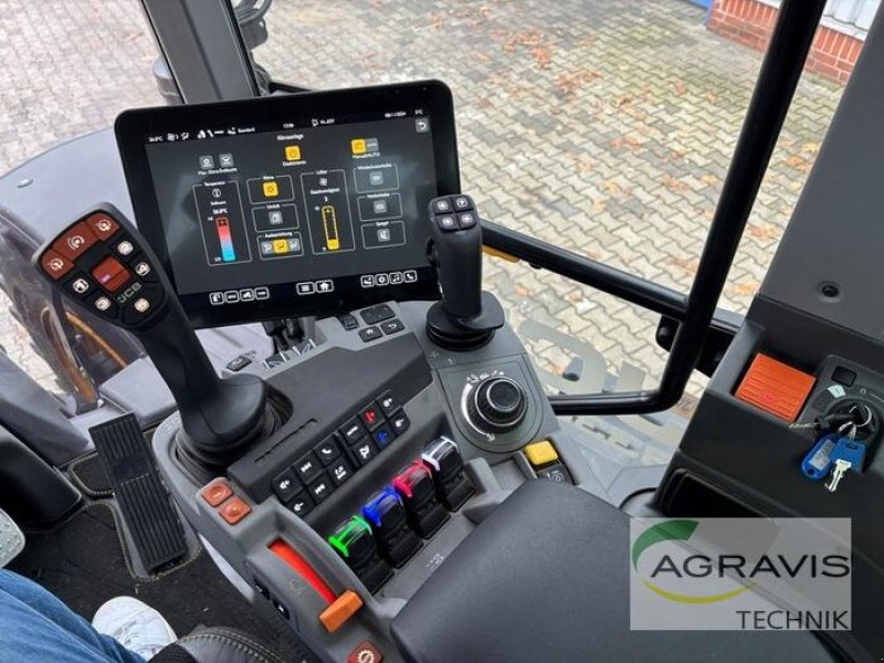 Traktor van het type JCB FASTRAC 8330 STUFE V ICON, Gebrauchtmaschine in Meppen (Foto 15)