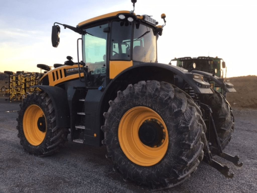 Traktor van het type JCB FASTRAC 8330 T4I, Gebrauchtmaschine in Vogelsheim (Foto 3)