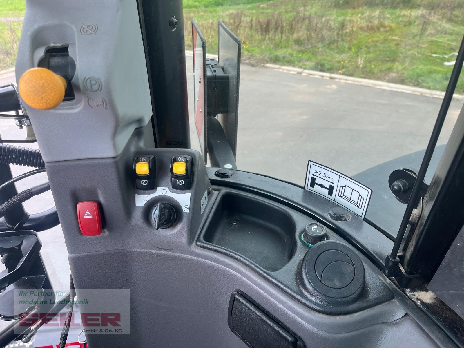 Traktor of the type JCB Fastrac 8330, Gebrauchtmaschine in Burghaslach (Picture 18)