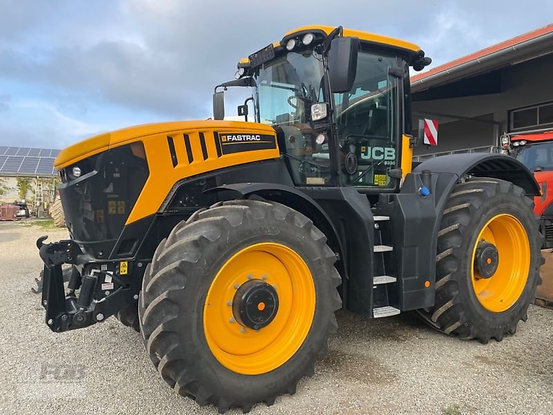 Traktor des Typs JCB Fastrac 8330, Gebrauchtmaschine in Pfeffenhausen (Bild 1)