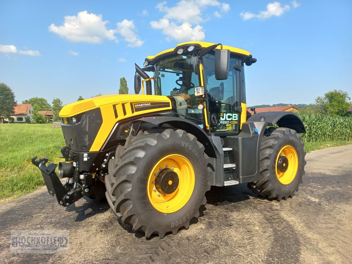 Traktor van het type JCB Fastrac Icon 4220, Neumaschine in Wies (Foto 1)