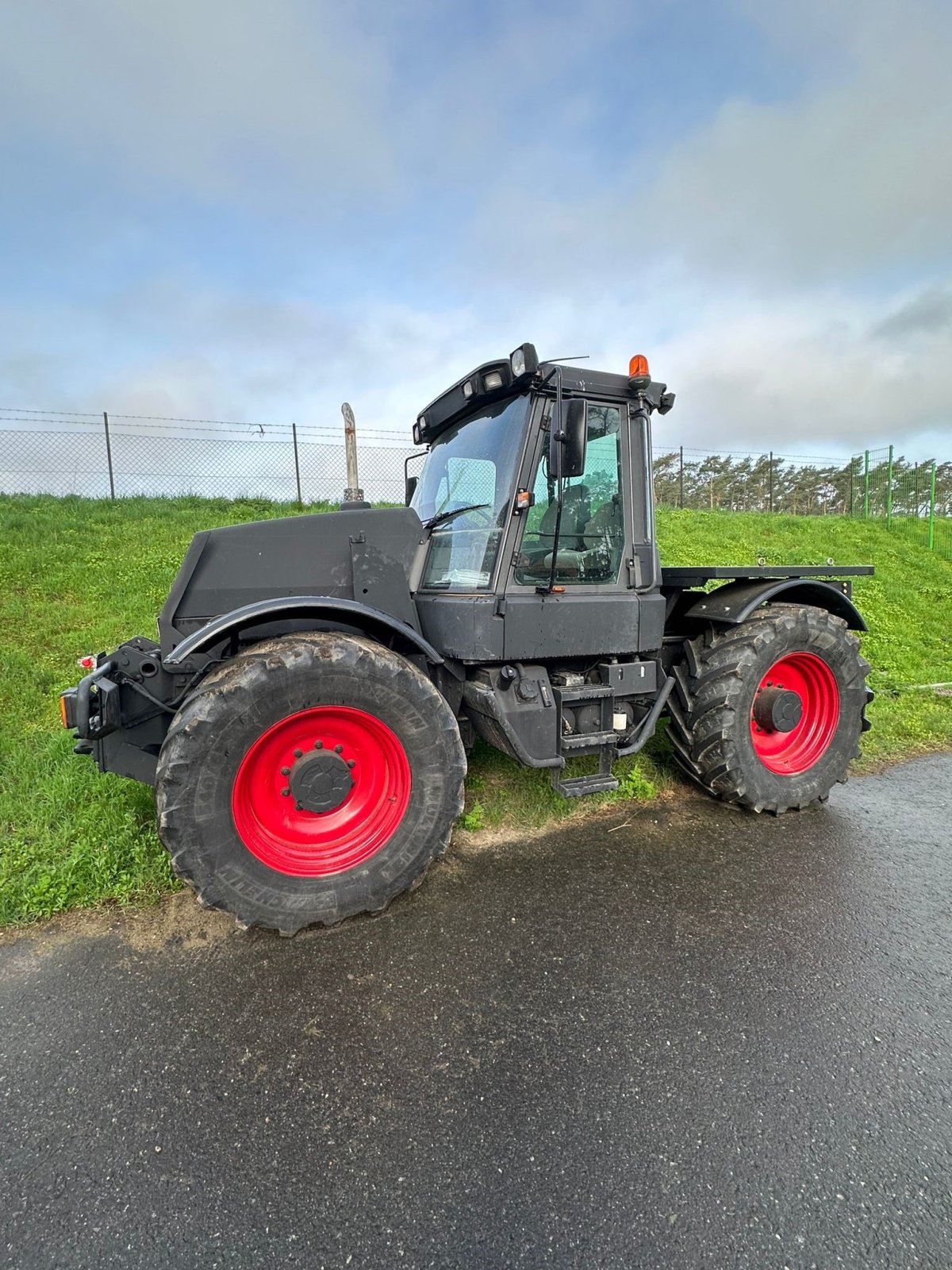 Traktor typu JCB Fastrac, Gebrauchtmaschine w Hillerse (Zdjęcie 1)