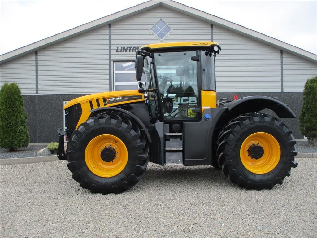 Traktor του τύπου JCB Fasttrac 4220 med frontlift og fuld affjedring, Gebrauchtmaschine σε Lintrup (Φωτογραφία 1)