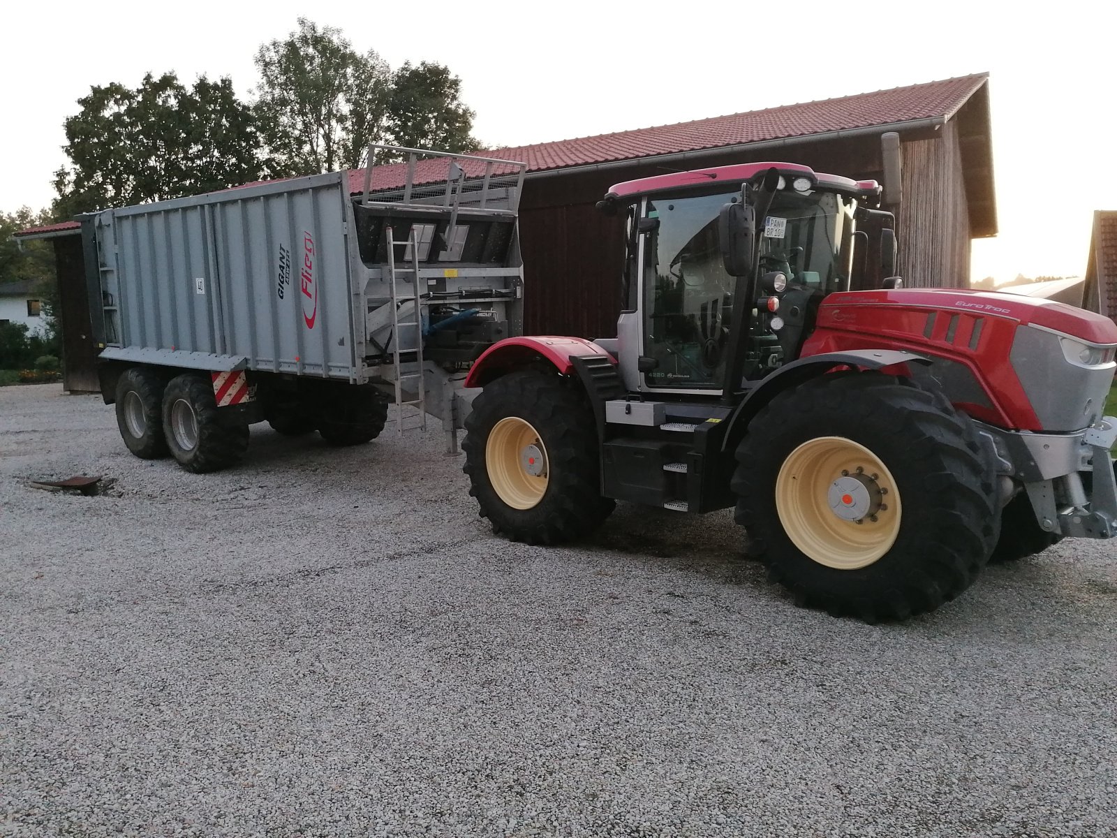 Traktor van het type JCB Fasttrac 4220, Gebrauchtmaschine in Bad Birnbach (Foto 10)