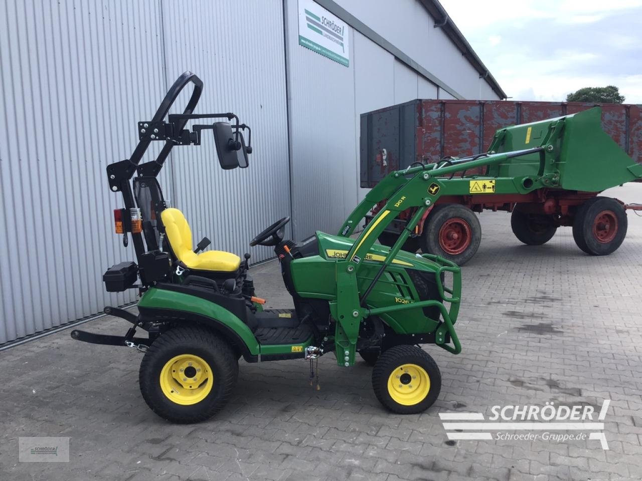 Traktor от тип John Deere 1026 R, Gebrauchtmaschine в Wildeshausen (Снимка 5)