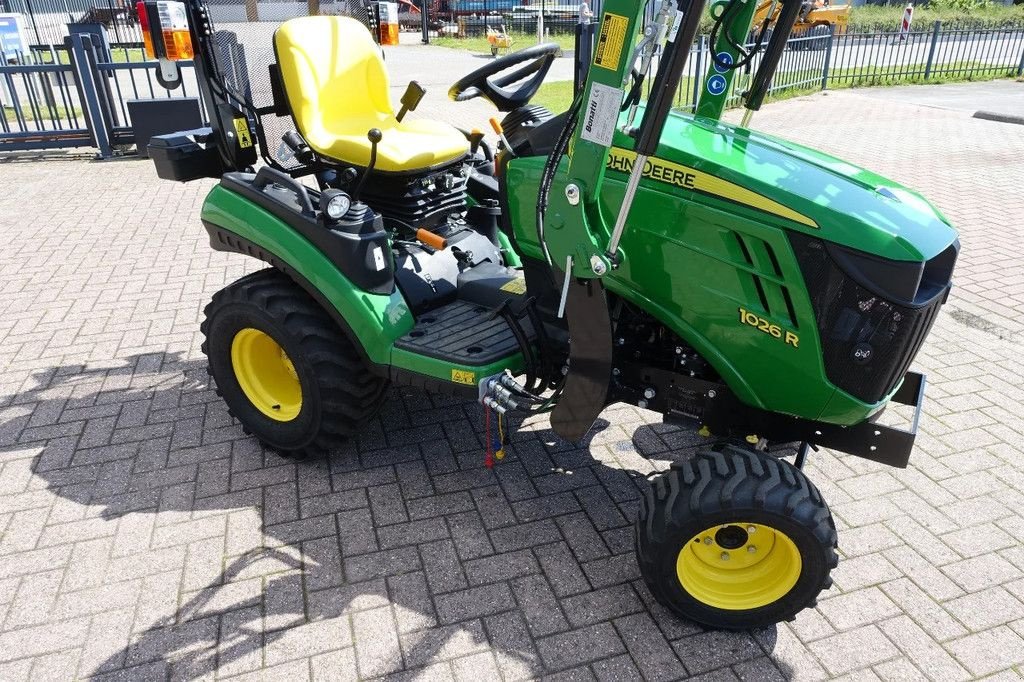 Traktor Türe ait John Deere 1026R 4wd HST / 0002 Draaiuren / Voorlader, Gebrauchtmaschine içinde Swifterband (resim 2)