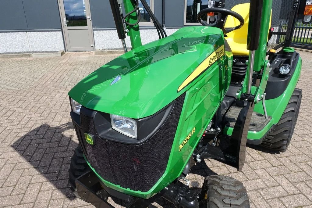 Traktor of the type John Deere 1026R 4wd HST / 0002 Draaiuren / Voorlader, Gebrauchtmaschine in Swifterband (Picture 7)