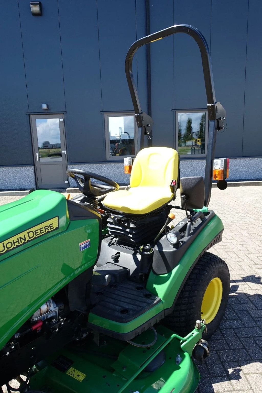 Traktor типа John Deere 1026R 4wd HST / 0520 Draaiuren / Middenondermaaidek, Gebrauchtmaschine в Swifterband (Фотография 11)