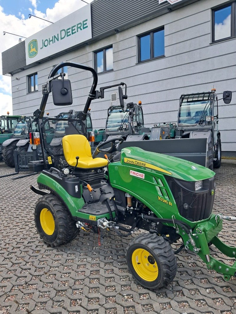 Traktor του τύπου John Deere 1026R, Neumaschine σε Mrągowo (Φωτογραφία 1)