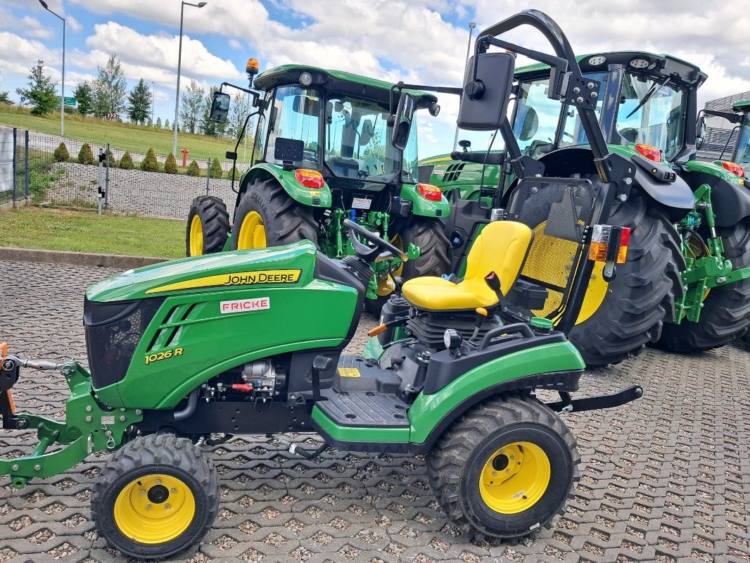 Traktor del tipo John Deere 1026R, Neumaschine en Mrągowo (Imagen 4)