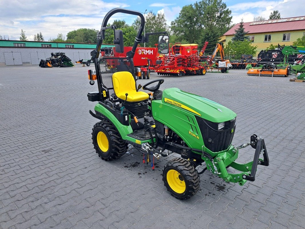 Traktor typu John Deere 1026R, Neumaschine v Mrągowo (Obrázok 1)